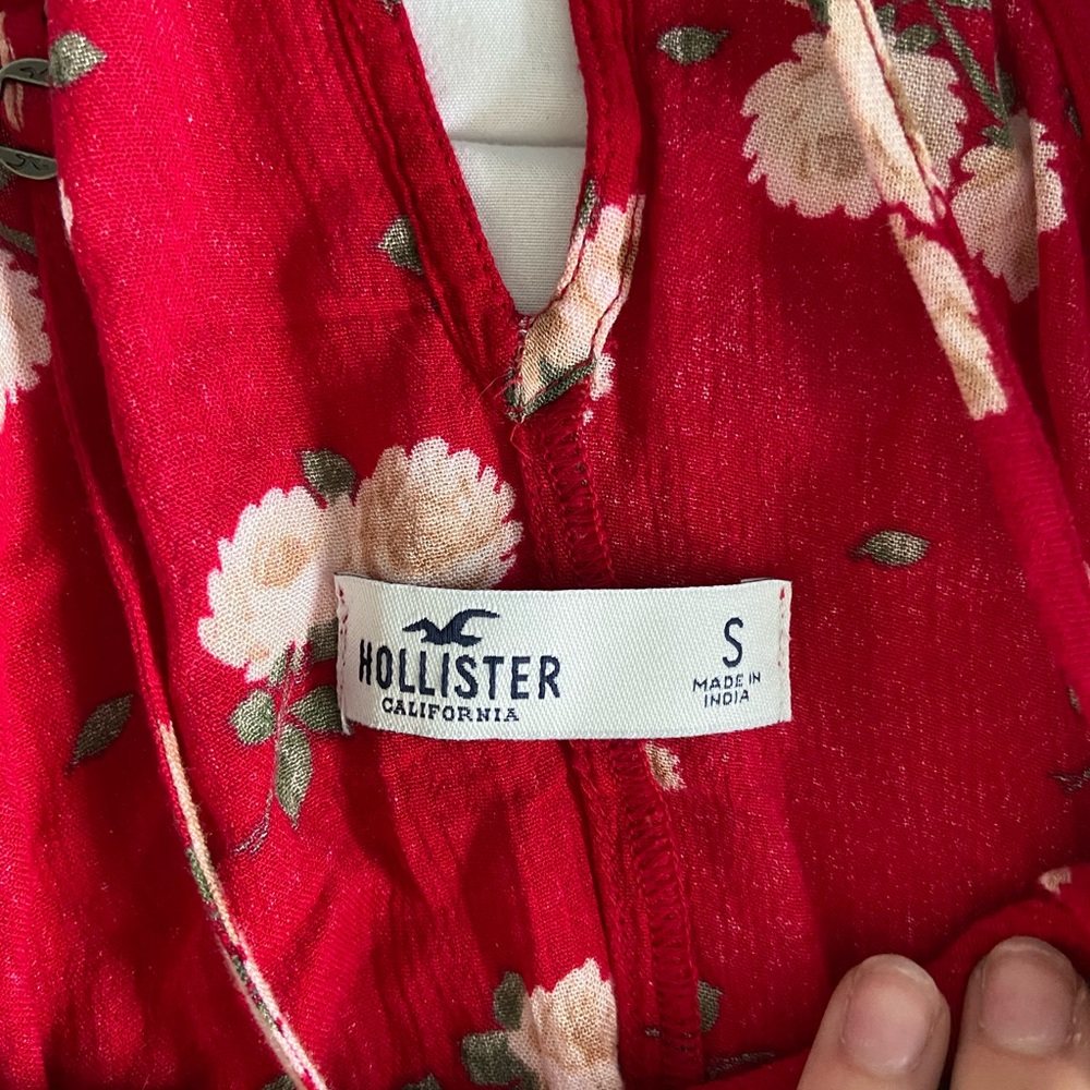 Cute Hollister summer top! - Picture 2 of 3